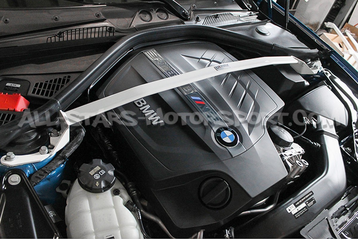 Barre anti rapprochement avant Ultra Racing pour BMW M2 / M235i / M240i F2x et 335i / 340i F3x