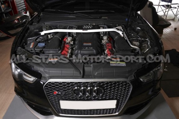 Barre anti rapprochement avant Ultra Racing pour Audi RS5 8T