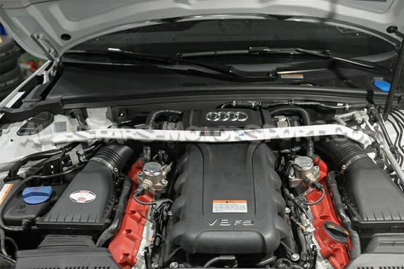 Audi RS5 8T Ultra Racing Front Upper Strut Brace