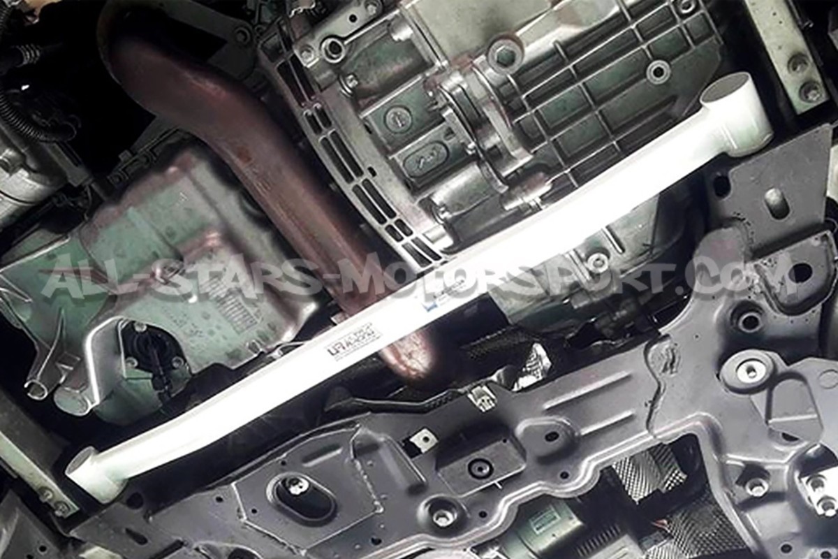 Barra de refuerzo inferior delantera Ultra Racing para Mercedes A45...