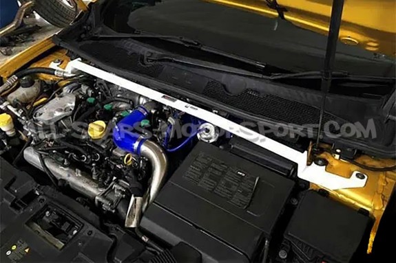 Barra de torreta delantera Ultra Racing para Renault Megane 3 RS