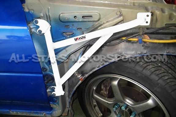 Barras de reforzo de aletas Ultra Racing para Subaru Impreza GT GC8