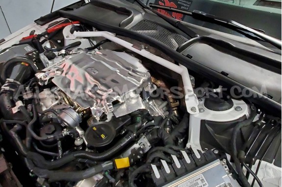 Barra de torreta delantera Ultra Racing para Audi A4 / S4 B9 y A5 /...