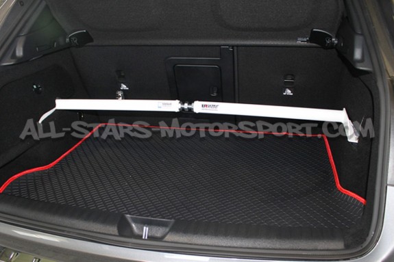 Barra de torreta trasera Ultra Racing para Mercedes A45 AMG W176