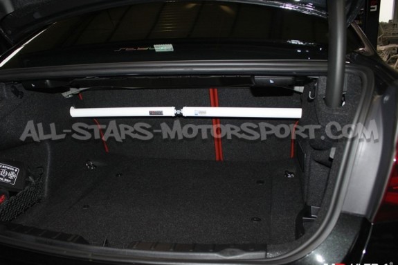 Barre anti rapprochement arrière Ultra Racing pour BMW M3 F80 / M4 F82