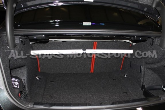 Barre anti rapprochement arrière Ultra Racing pour BMW M3 F80 / M4 F82
