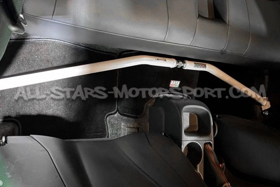 Barre de renfort interieure / room bar Ultra Racing pour Toyota Yar...