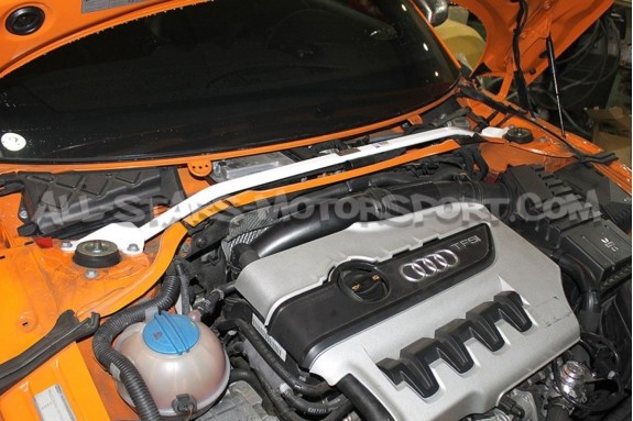 Barre anti rapprochement avant Ultra Racing pour Audi TT Mk2 8J