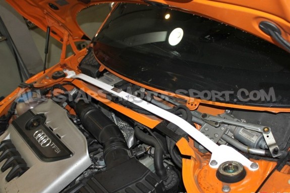 Barra de torreta delantera Ultra Racing para Audi TT Mk2 8J