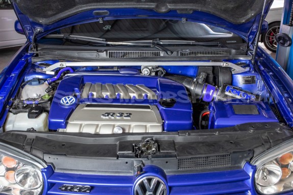 Barra de torretas delantera Alpha Competition para Golf 4 R32 / GTI...