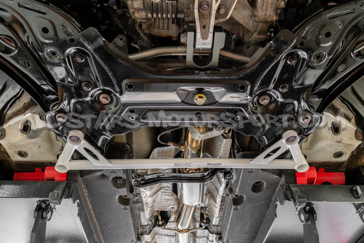 Renfort inférieur avant 4 points Ultra Racing pour Toyota Yaris GR ...