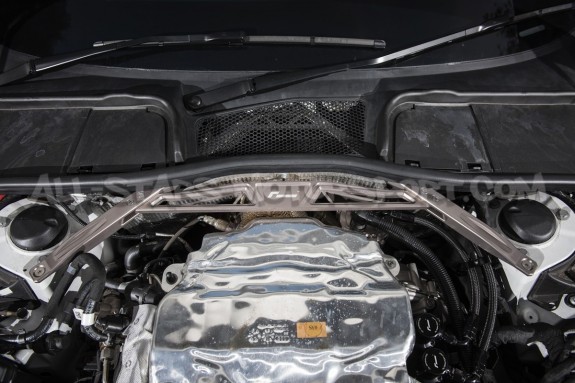 Barre avant Racingline pour Audi A4 / S4 / A5 / S5 B9