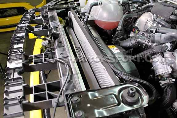 Radiador de aceite de transmisión auto Mishimoto para Ford Mustang ...