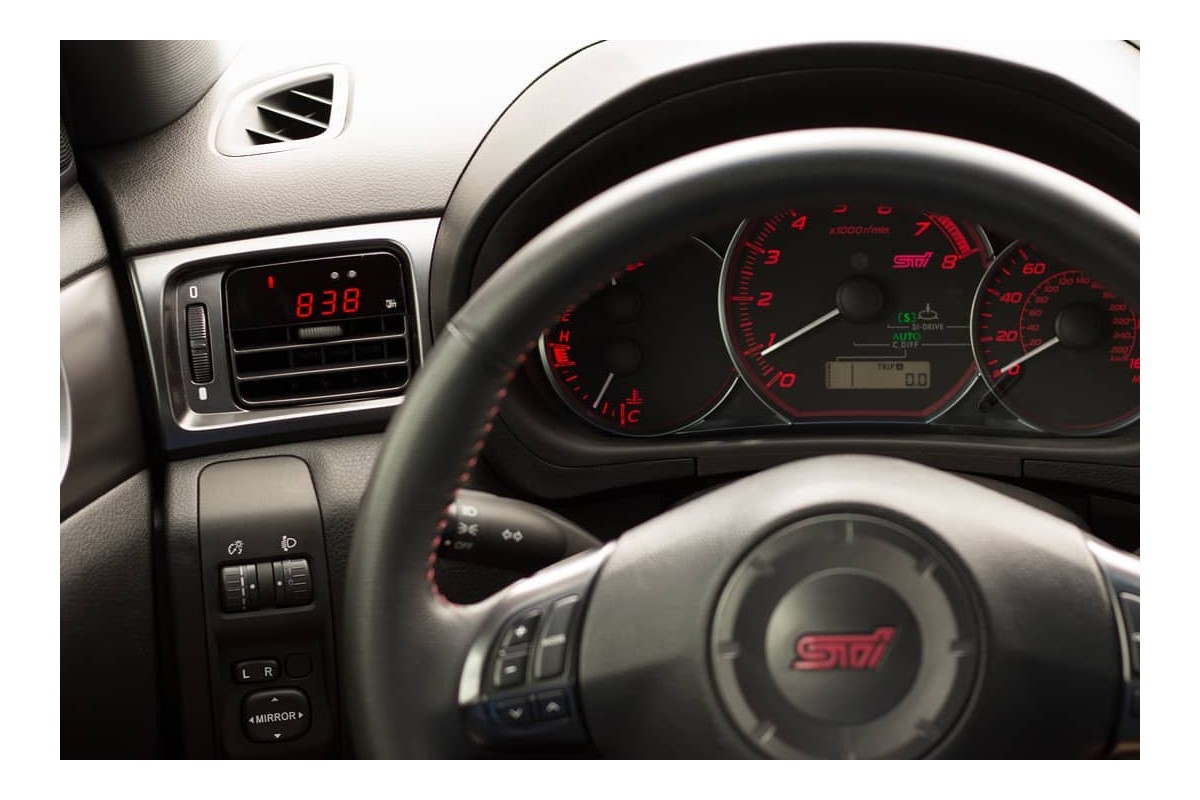 Reloj digital P3 Gauges para rejilla de ventilacion de Subaru Impreza STI 08-14
