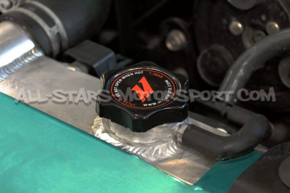 Mishimoto 1.3 bars black or carbon fiber radiator cap