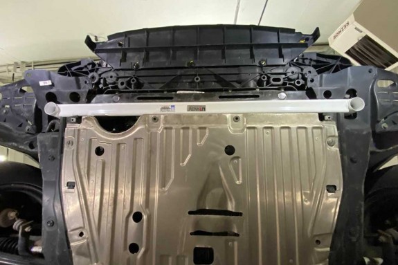Barra de refuerzo inferior delantera Ultra Racing para Honda Civic ...