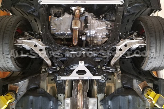 Renfort inférieur avant de berceau 3 points Ultra Racing pour Honda...