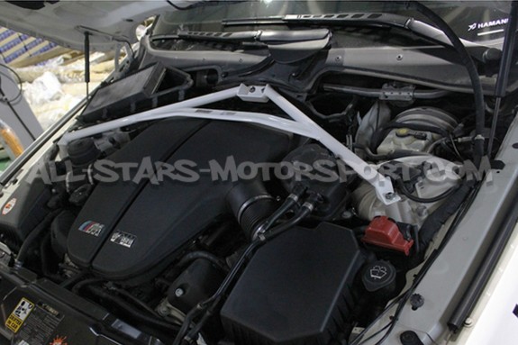 Barra de torreta delantera Ultra Racing para BMW M5 E60