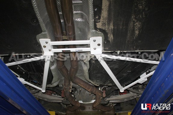 Renfort inférieur arrière 8 points Ultra Racing pour BMW M3 F80 / M...