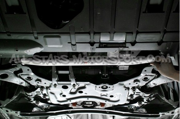 Barre anti rapprochement inférieure avant Ultra Racing pour Mazda 3...