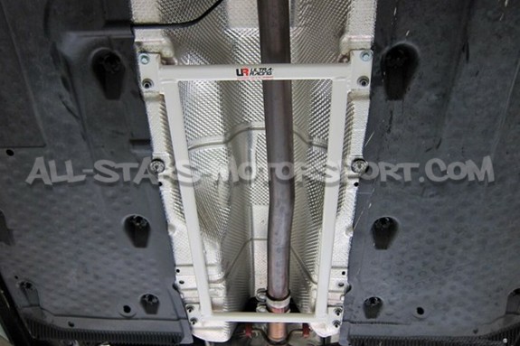 Renfort inférieur centrale 4 points Ultra Racing pour A3 / Golf 5 /...