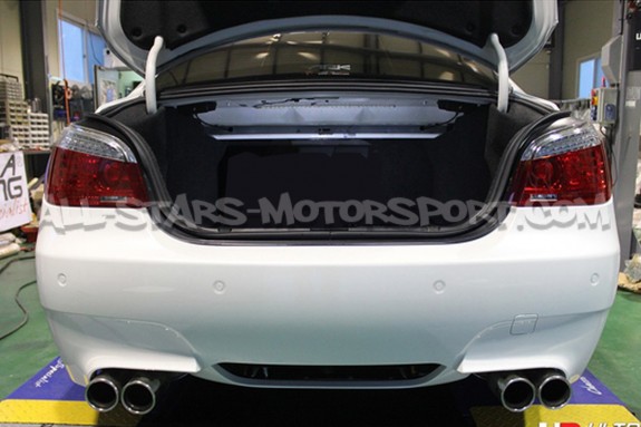 Barra de torreta trasera Ultra Racing para BMW M5 E60