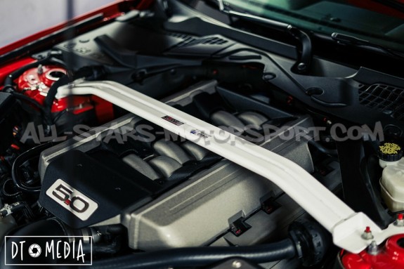 Barra de torreta delantera Ultra Racing para Ford Mustang GT / Ecob...