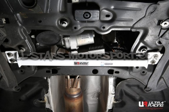 Barre anti rapprochement inférieure avant Ultra Racing pour Mercede...
