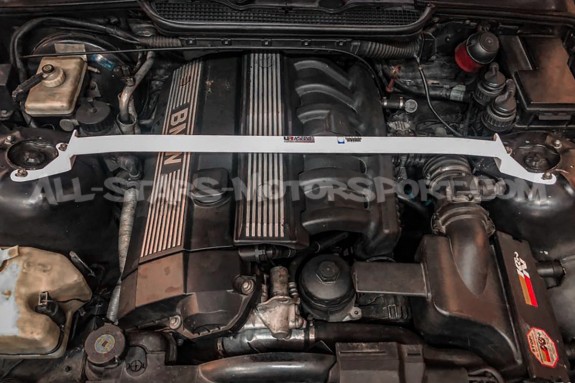 Barra de torreta delantera Ultra Racing para BMW 325 / 328 / M3 E36
