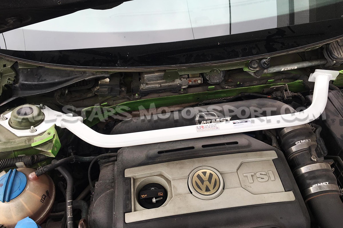 Barra de torreta delantera Ultra Racing para Scirocco R / 2.0 TSI