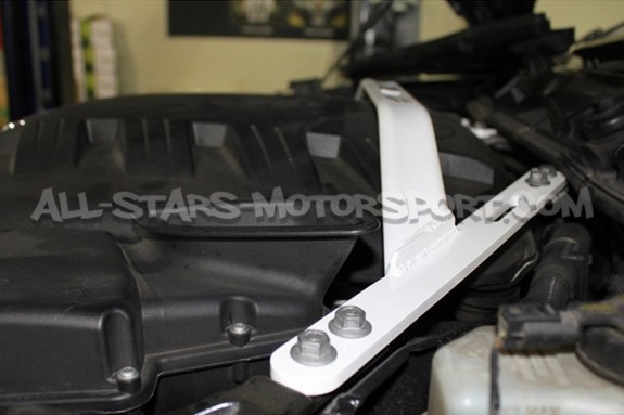 Barra de torreta delantera Ultra Racing para BMW M3 E92