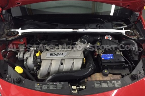 Barra de torreta delantera Ultra Racing para Renault Clio 3 RS (06-09)